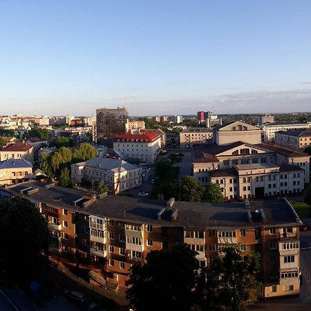 Апартаменты Чудова квартира в центрі міста Ровно Экстерьер фото