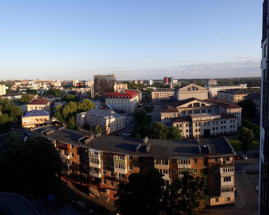 Апартаменты Чудова квартира в центрі міста Ровно Экстерьер фото